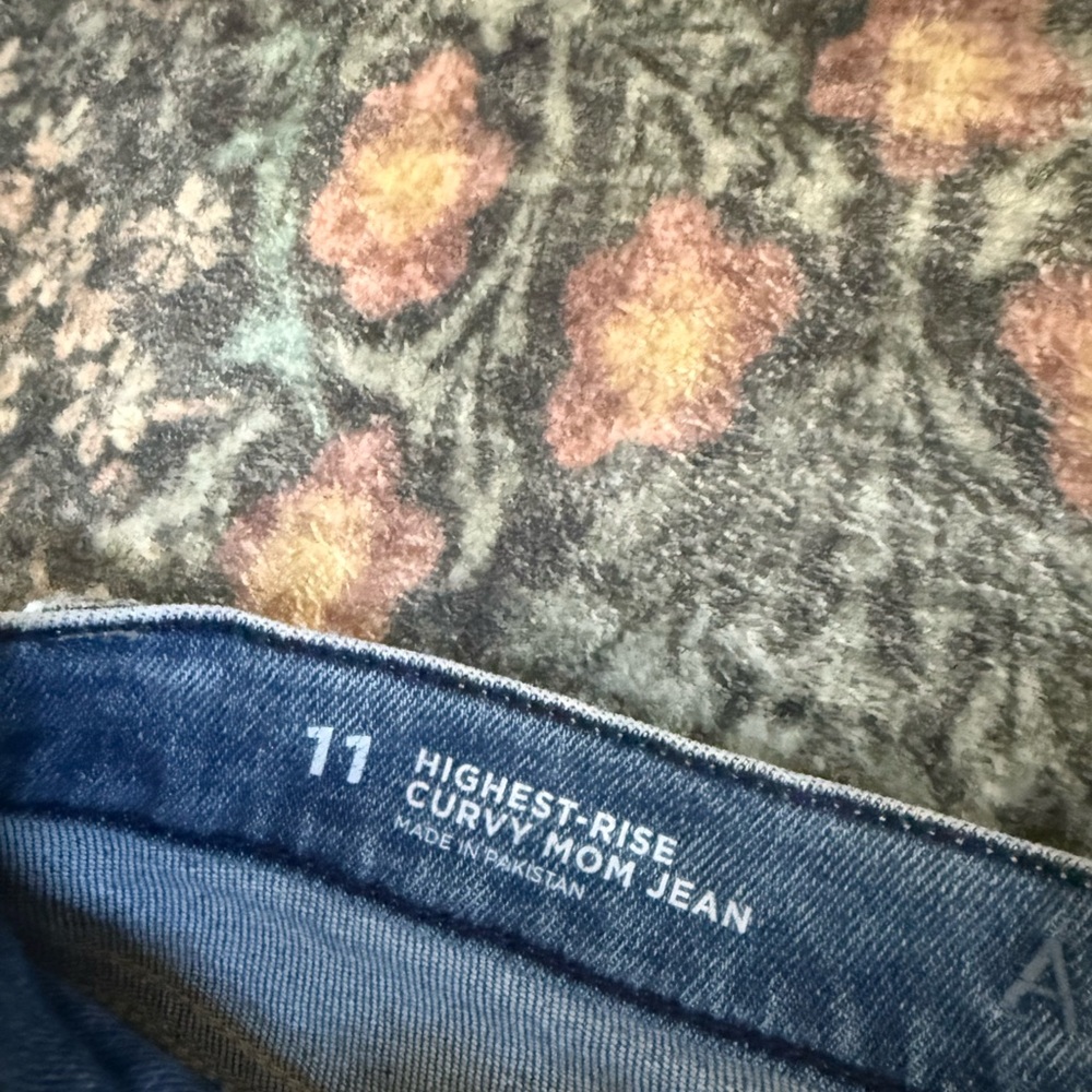 Arizona Juniors Highest Rise Curvy Mom Jean Size 11 28in Waist - Picture 2 of 5